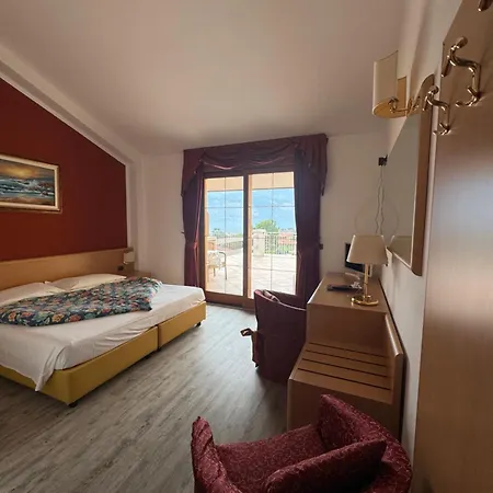 Alpi Hotel
